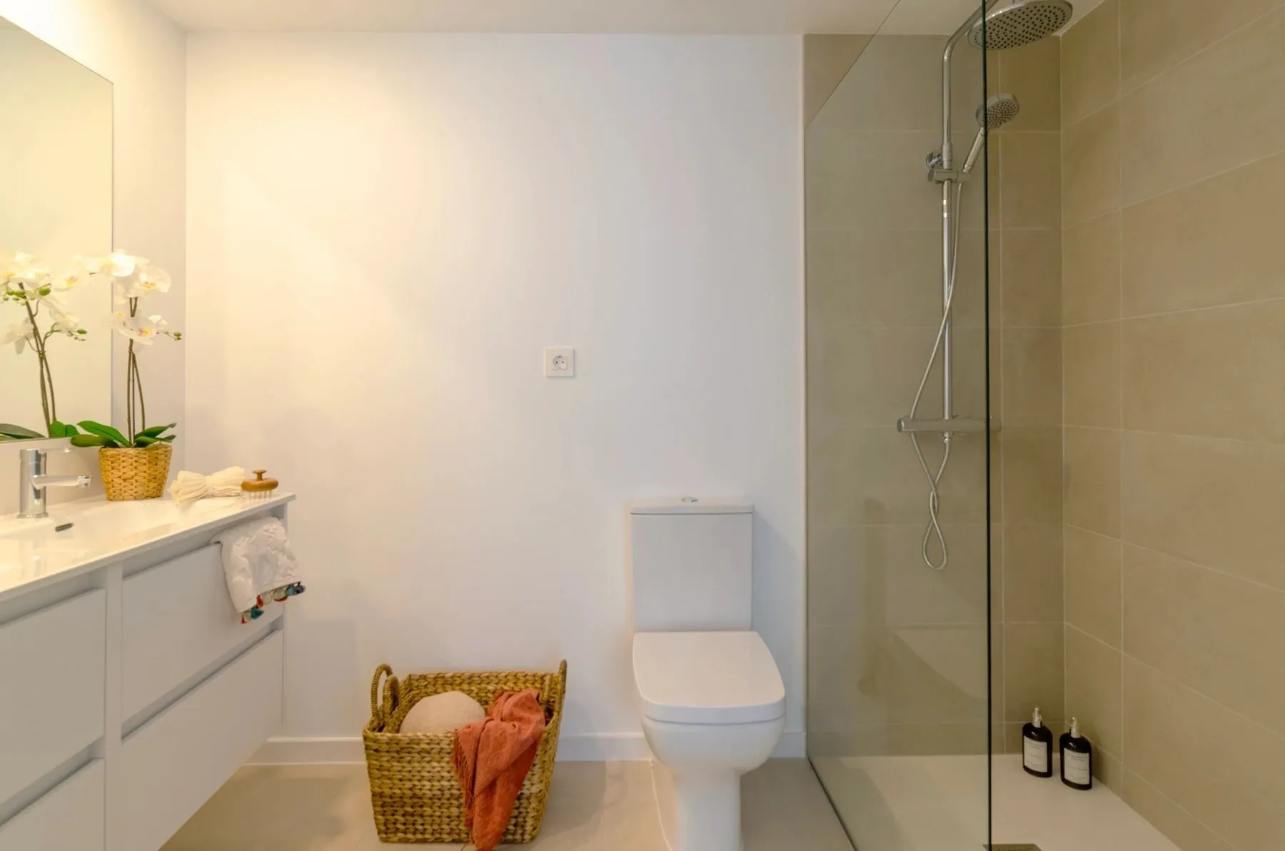Baño de Badalona I, en Badalona, tras el proyecto de decoración
