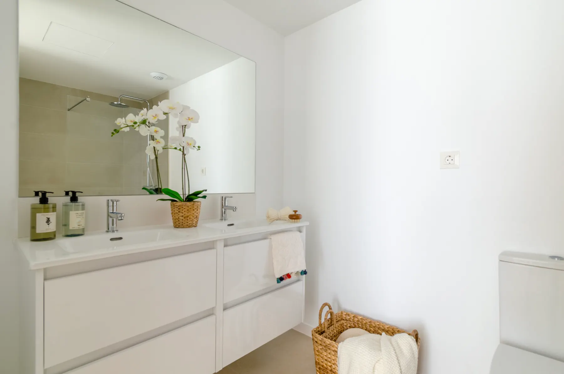 Baño de Badalona I, en Badalona, tras el proyecto de decoración