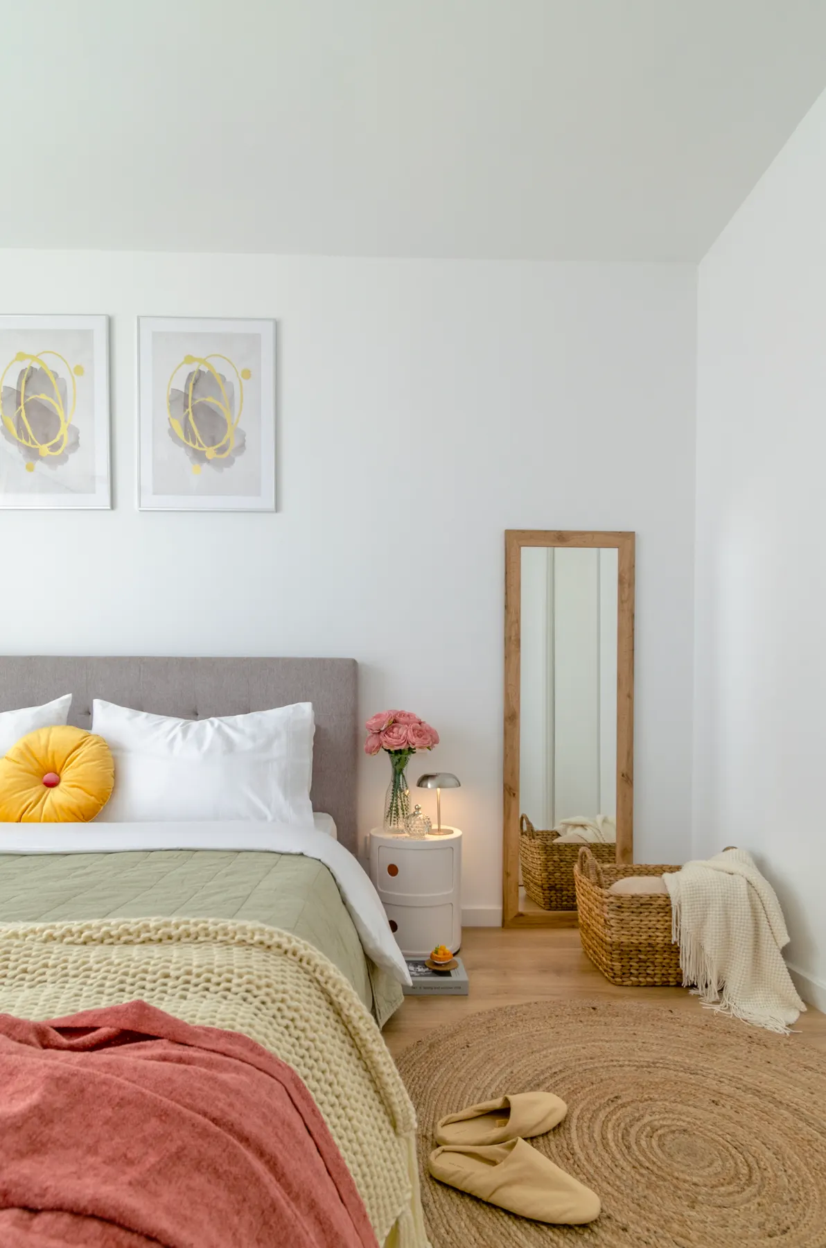 Dormitorio de Badalona I, en Badalona, tras el proyecto de decoración