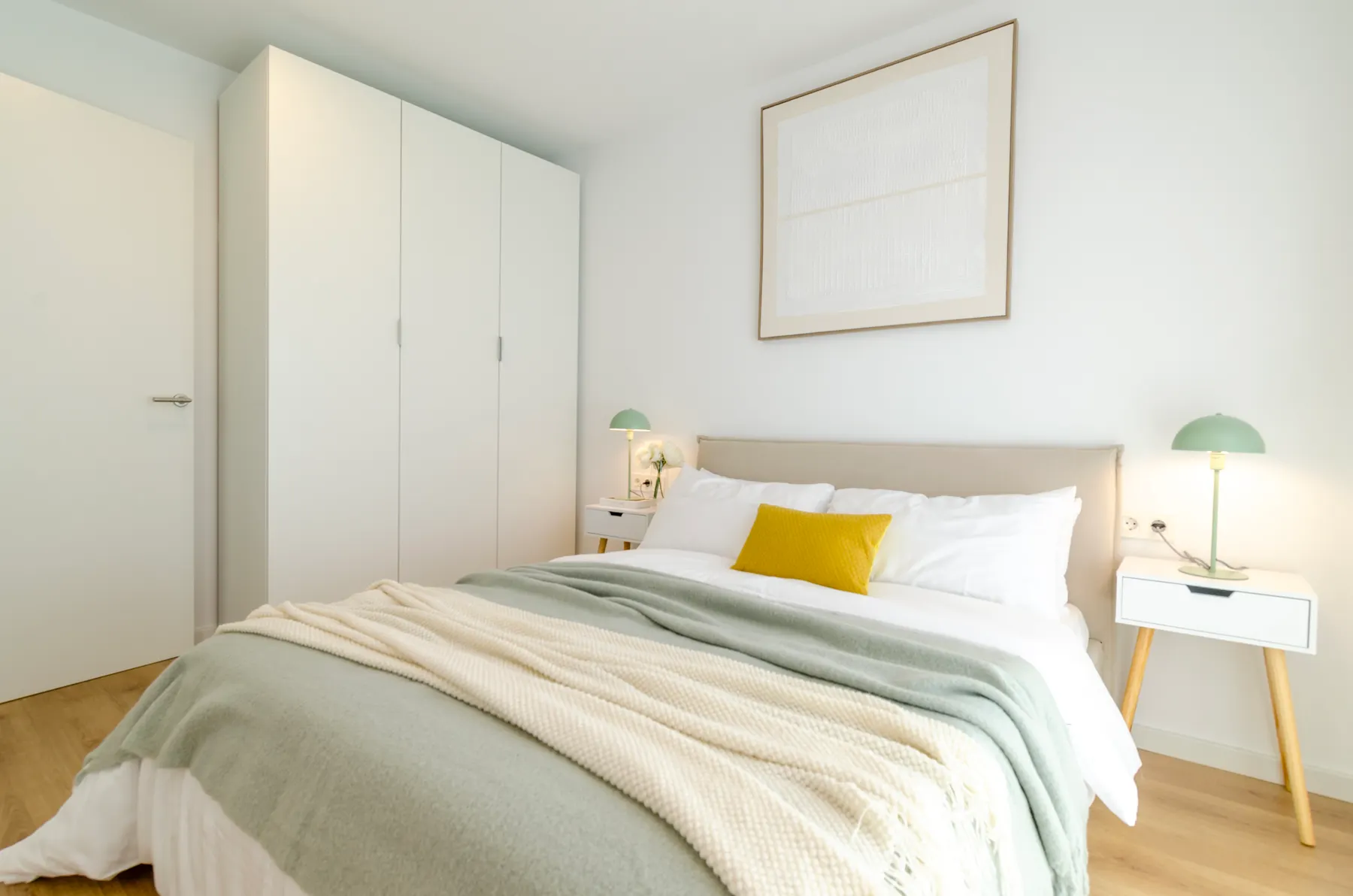 Dormitorio de Badalona I, en Badalona, tras el proyecto de decoración