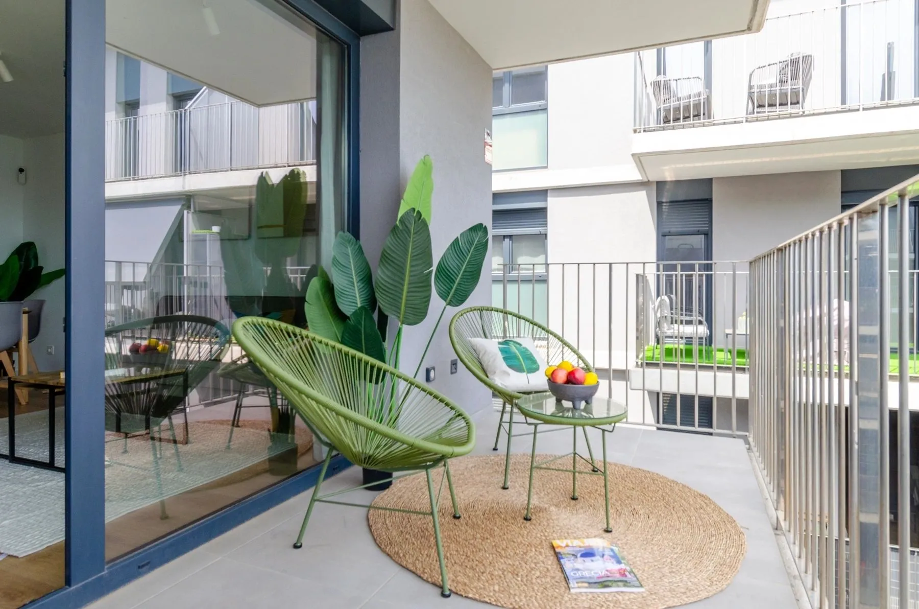 Terraza de Badalona I, en Badalona, tras el proyecto de decoración