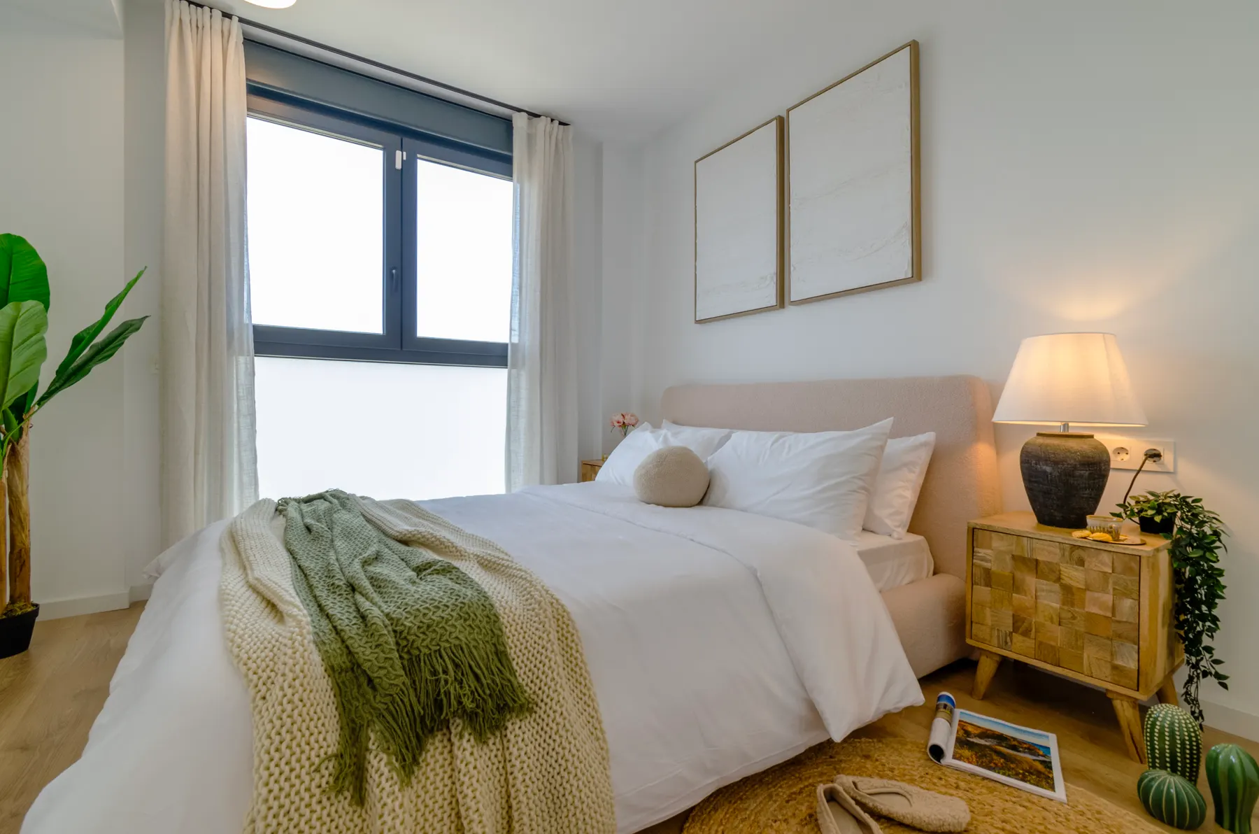 Dormitorio de Badalona II, en Badalona, tras el proyecto de decoración