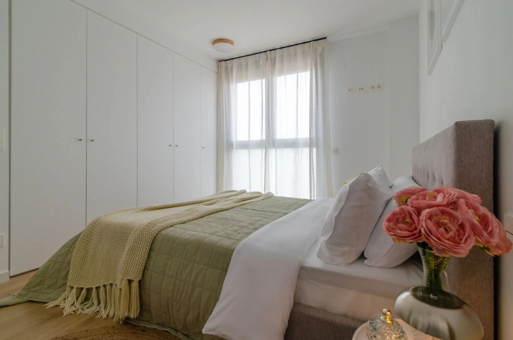 Dormitorio de Badalona II, en Badalona, tras el proyecto de decoración