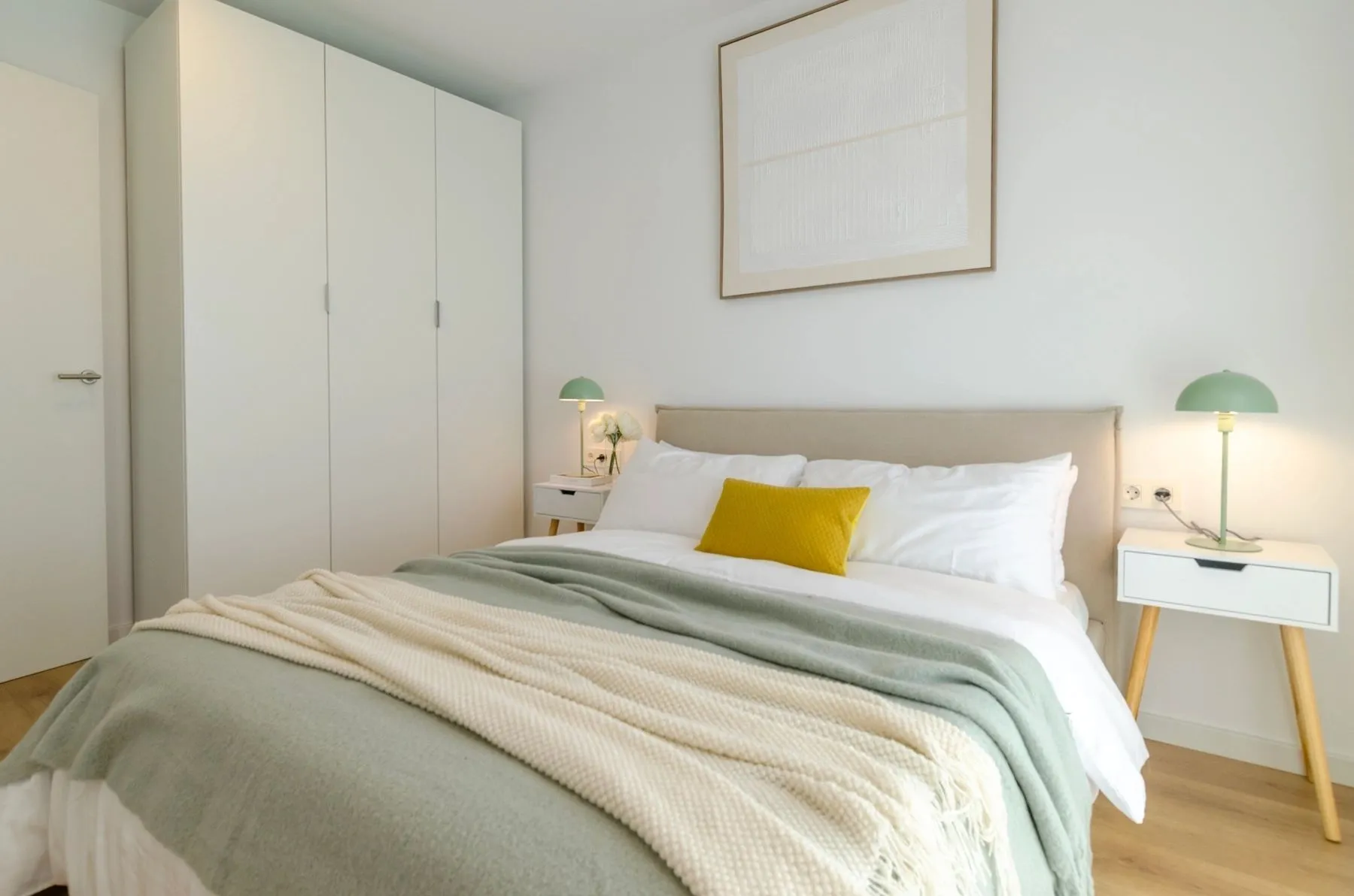 Dormitorio de Badalona II, en Badalona, tras el proyecto de decoración