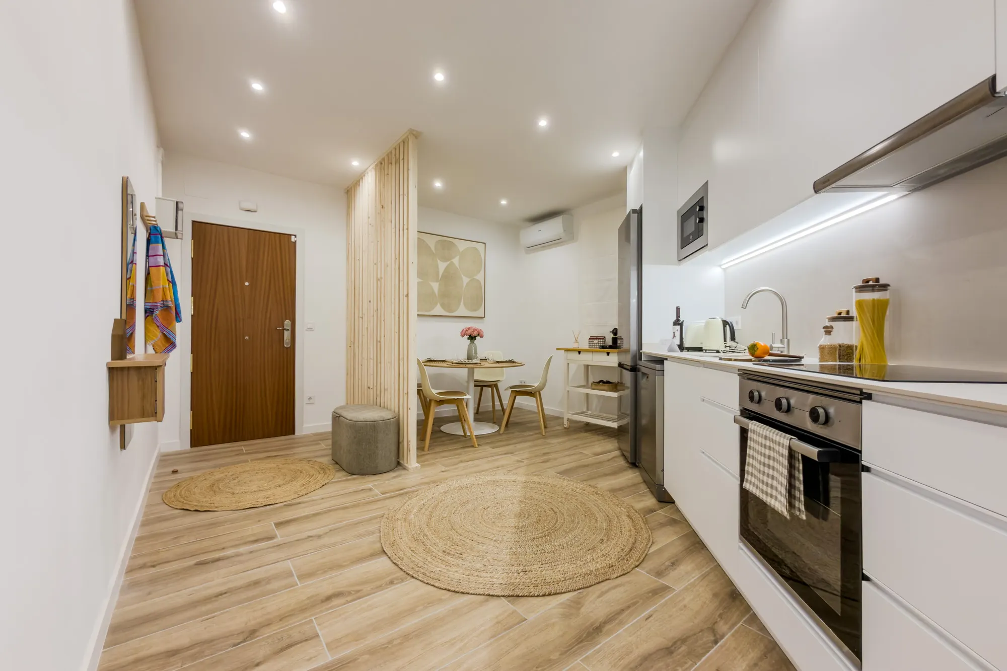 Entryway of the Còrsega project, in Barcelona, after the interior design project