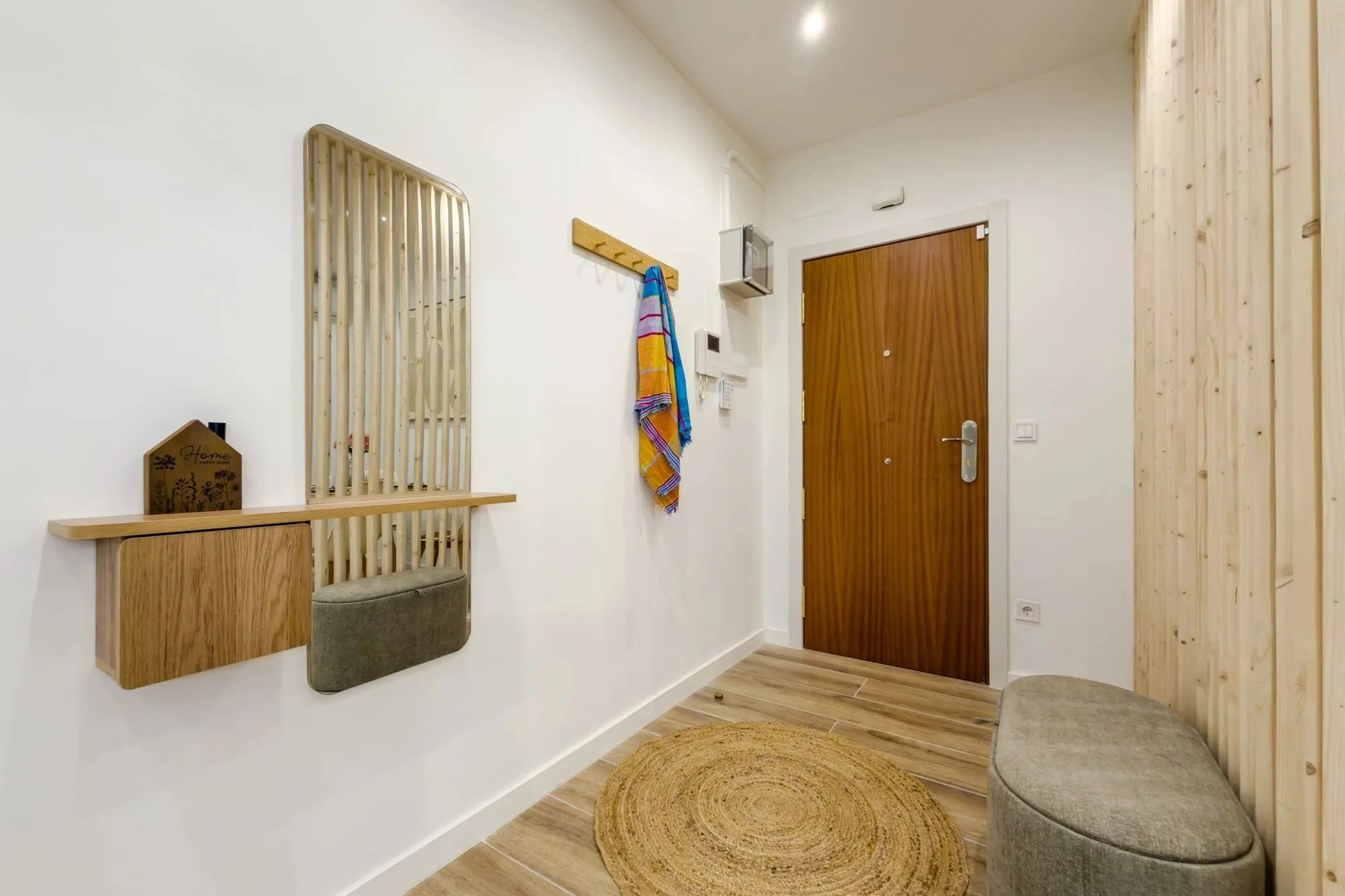 Recibidor de Còrsega, en Barcelona, tras el proyecto de decoración