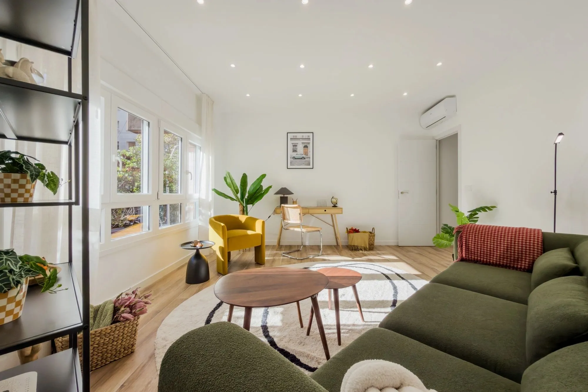 Salón de Còrsega, en Barcelona, tras el proyecto de decoración
