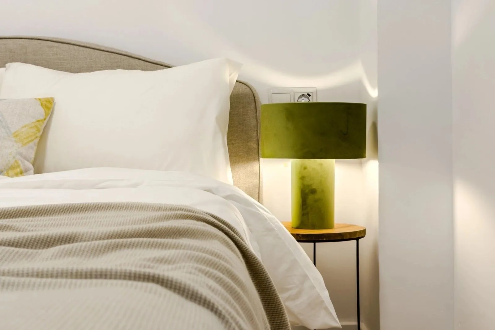 Dormitorio, detalle de Hipólito Lázaro, en Barcelona, tras el proyecto de decoración