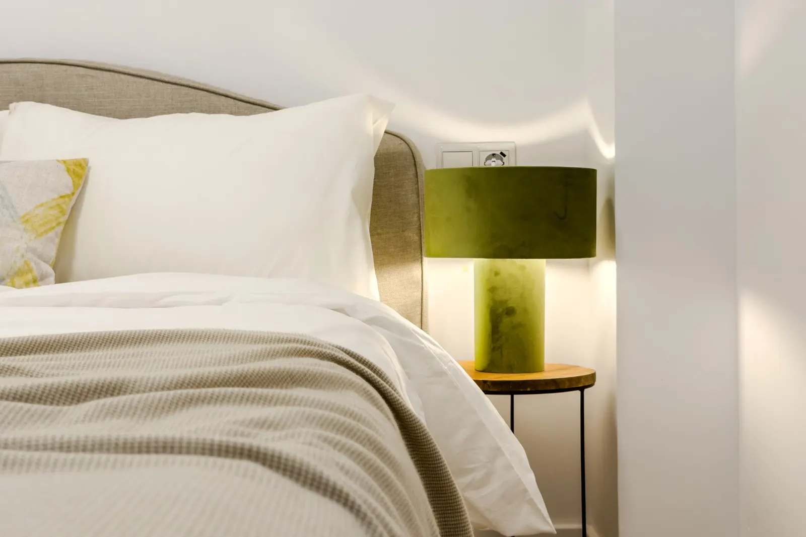 Dormitorio, detalle de Hipólito Lázaro, en Barcelona, tras el proyecto de decoración