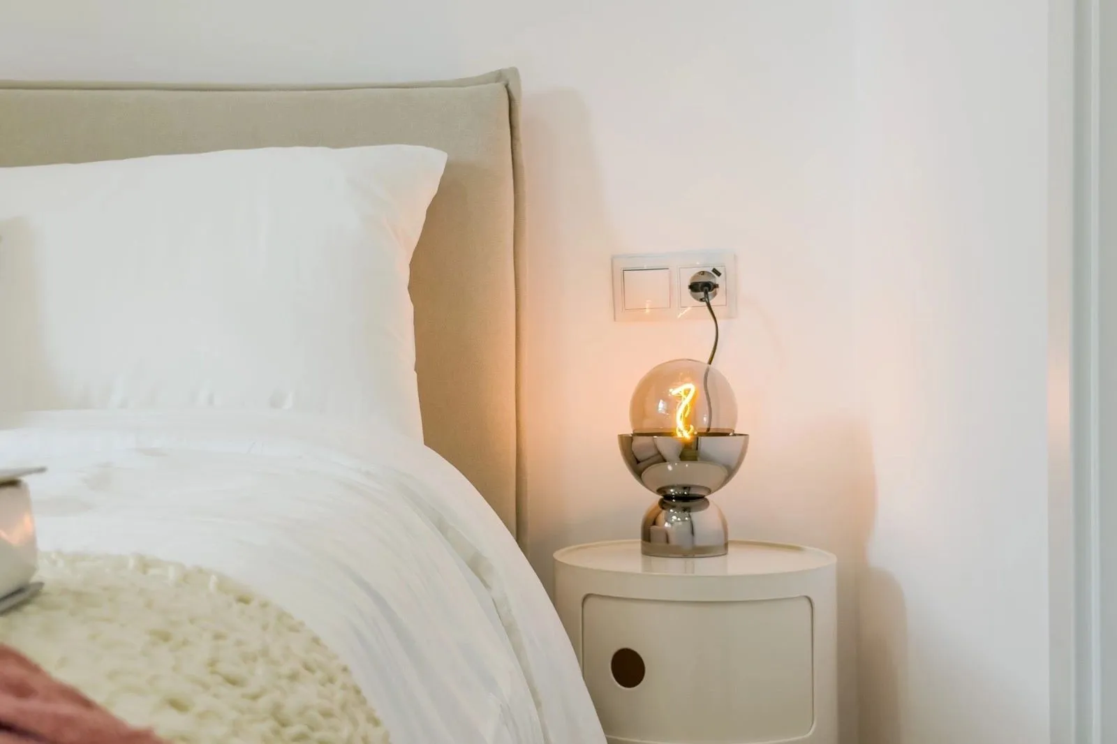 Dormitorio, detalle de Hipólito Lázaro, en Barcelona, tras el proyecto de decoración