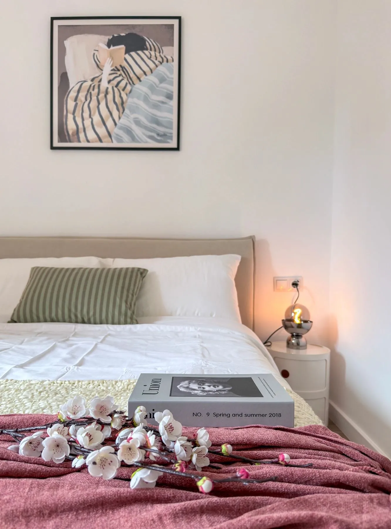 Dormitorio, detalle de Hipólito Lázaro, en Barcelona, tras el proyecto de decoración
