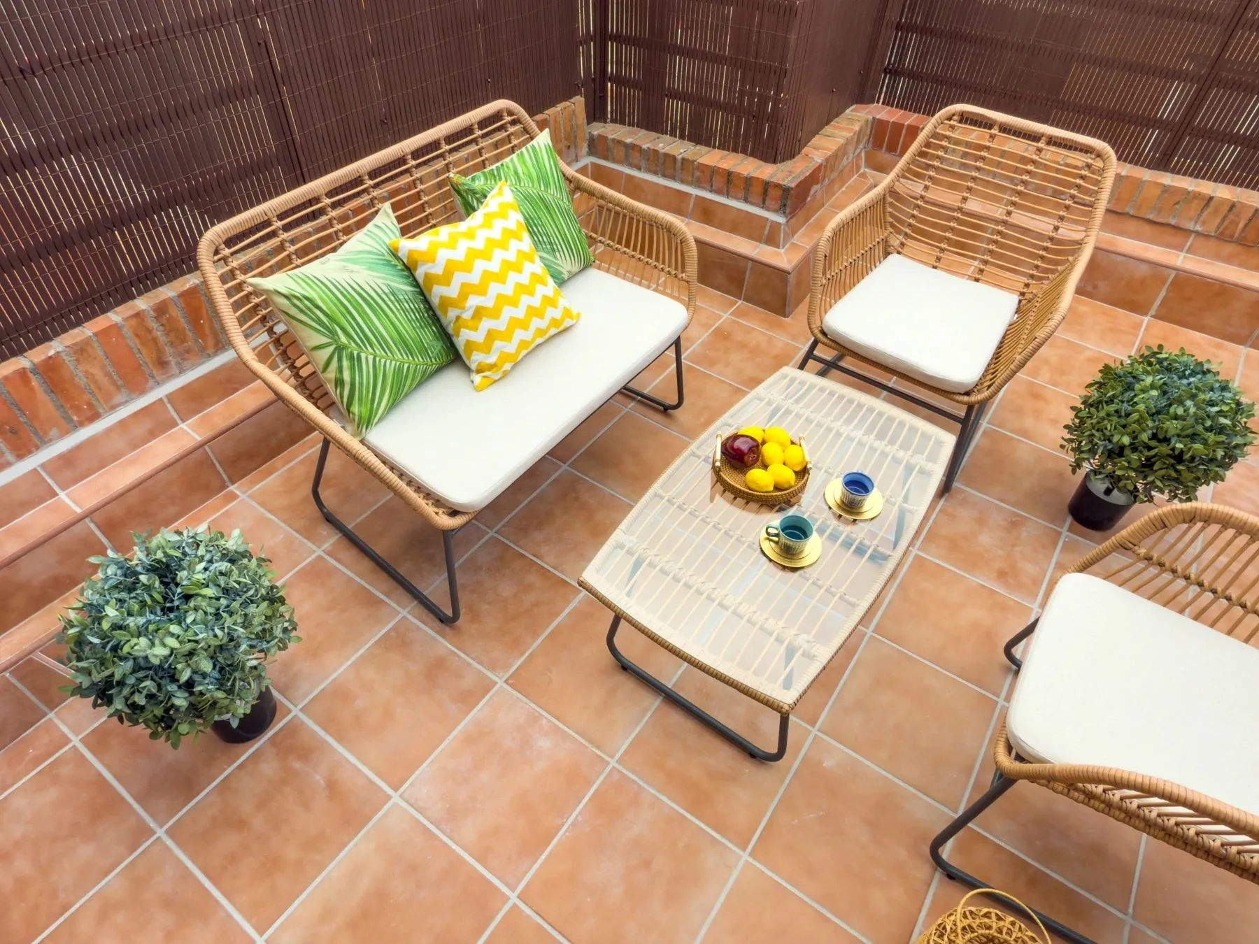 Terraza de Hipólito Lázaro, en Barcelona, tras el proyecto de decoración