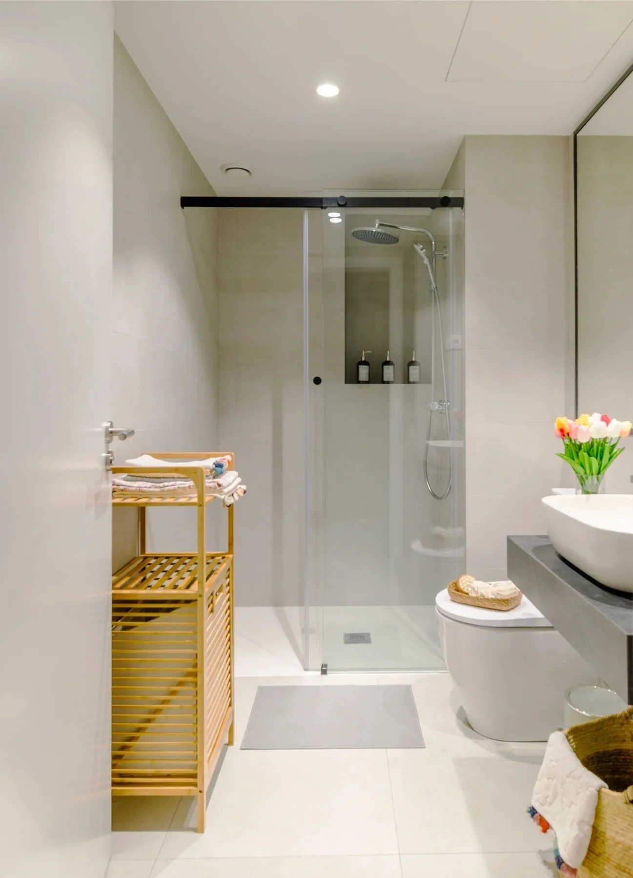 Baño de Maignon, en Barcelona, tras el proyecto de decoración
