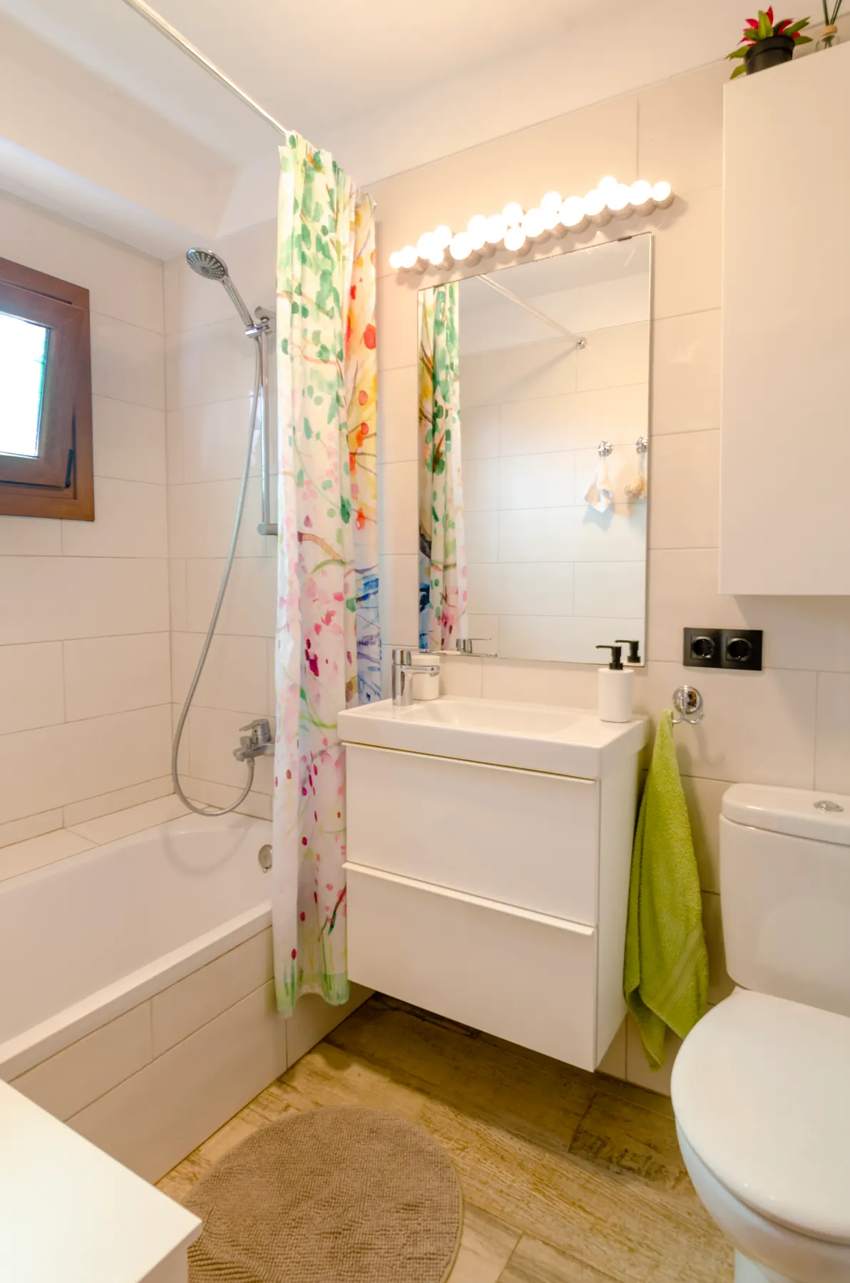 Baño de Torreón Bajo, en La Orotava, Tenerife, tras el proyecto de decoración