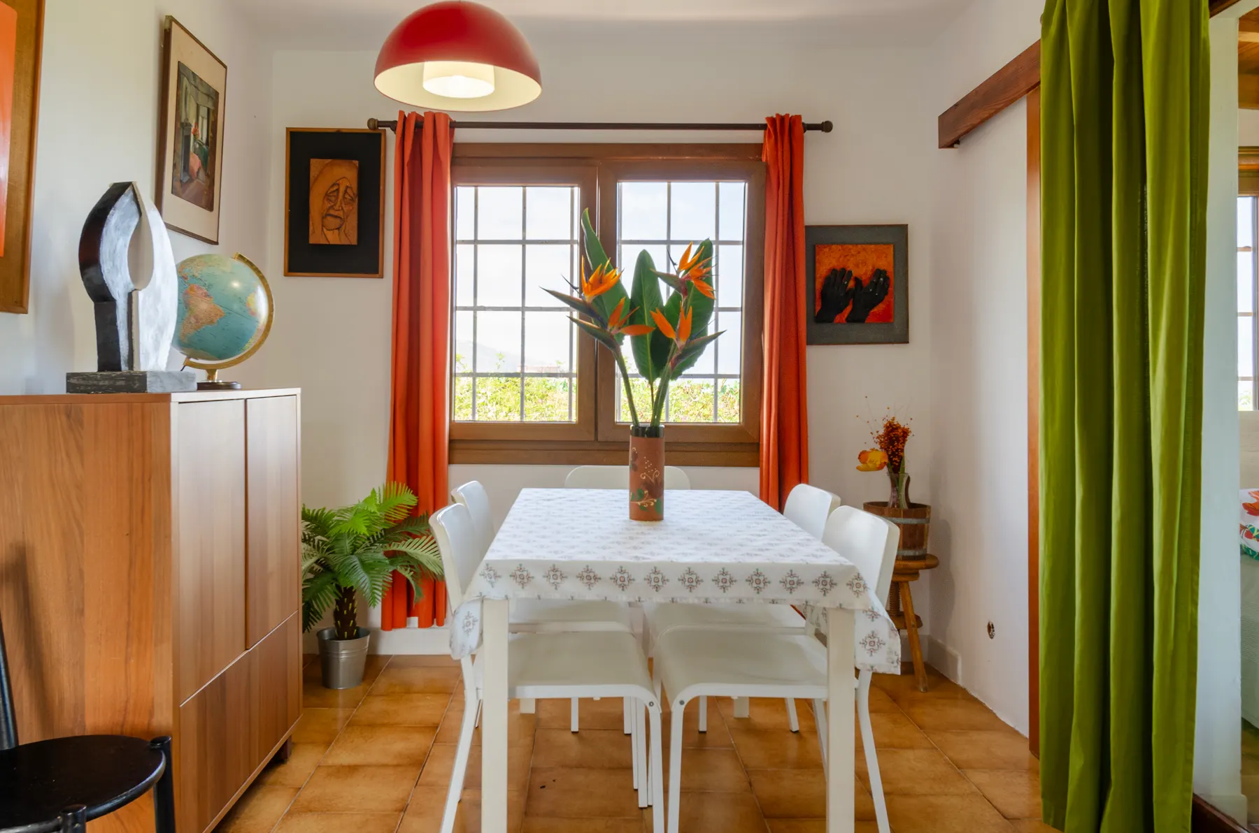 Comedor de Torreón Bajo, en La Orotava, Tenerife, tras el proyecto de decoración
