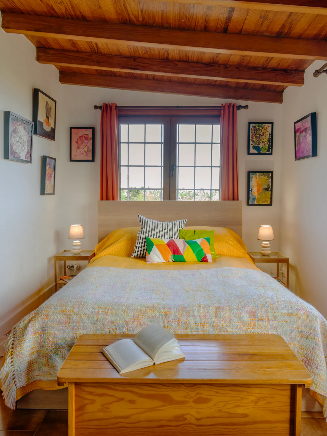 Dormitorio de Torreón Bajo, en La Orotava, Tenerife, tras el proyecto de decoración
