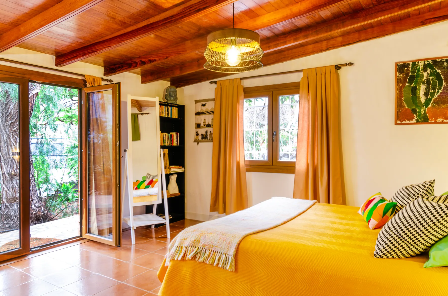 Dormitorio de Torreón Bajo, en La Orotava, Tenerife, tras el proyecto de decoración
