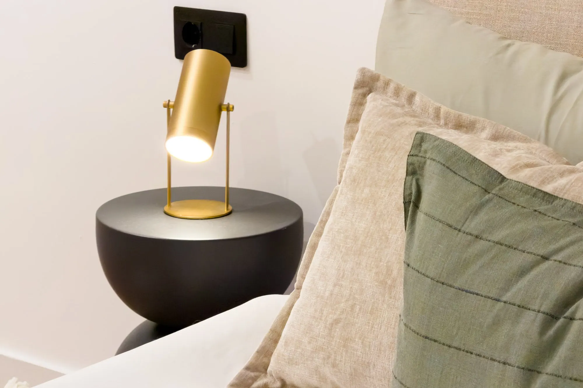 Dormitorio, detalle de Còdols, en Barcelona, tras el home staging