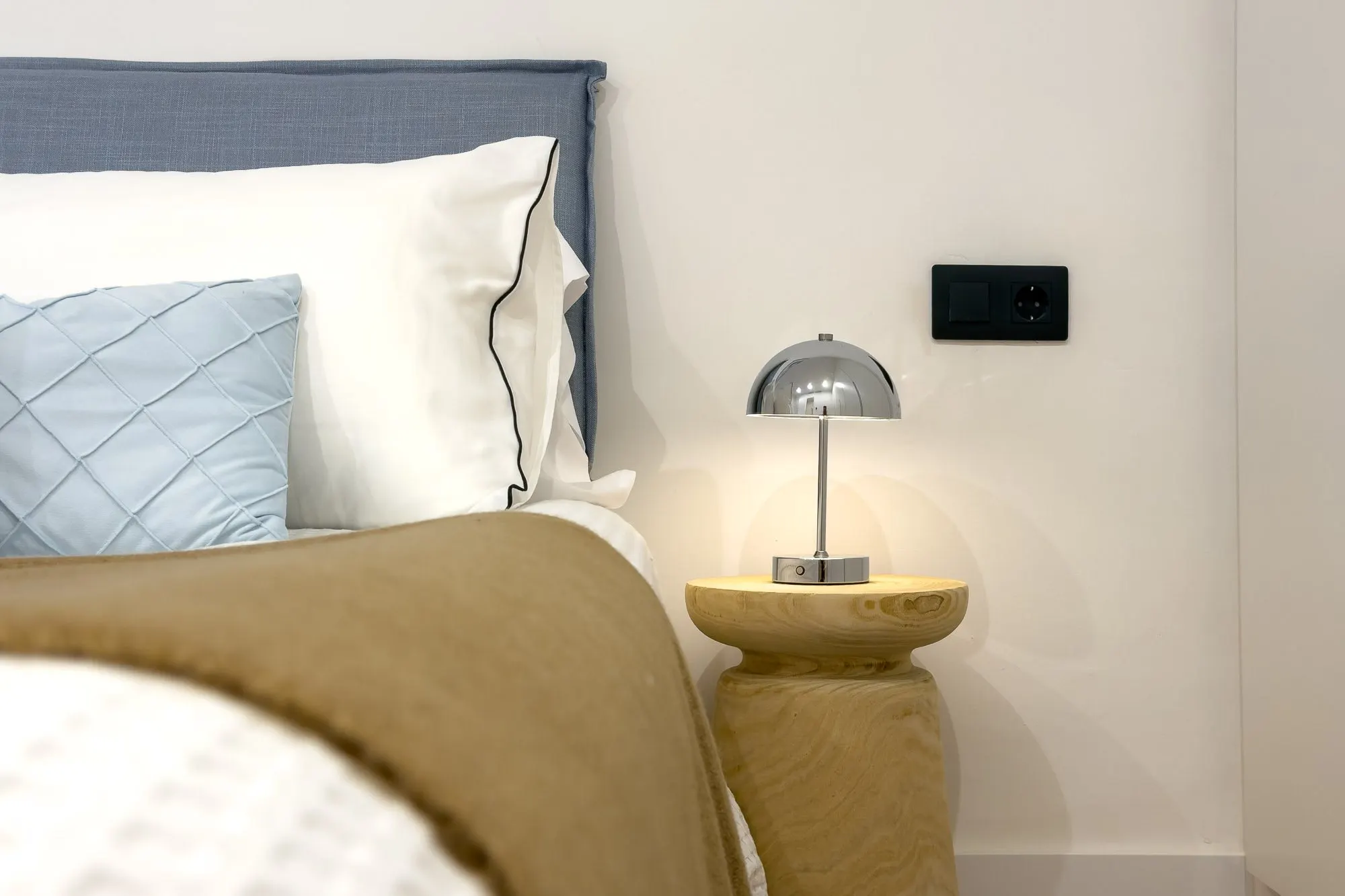 Dormitorio secundario, detalle de Còdols, en Barcelona, tras el home staging