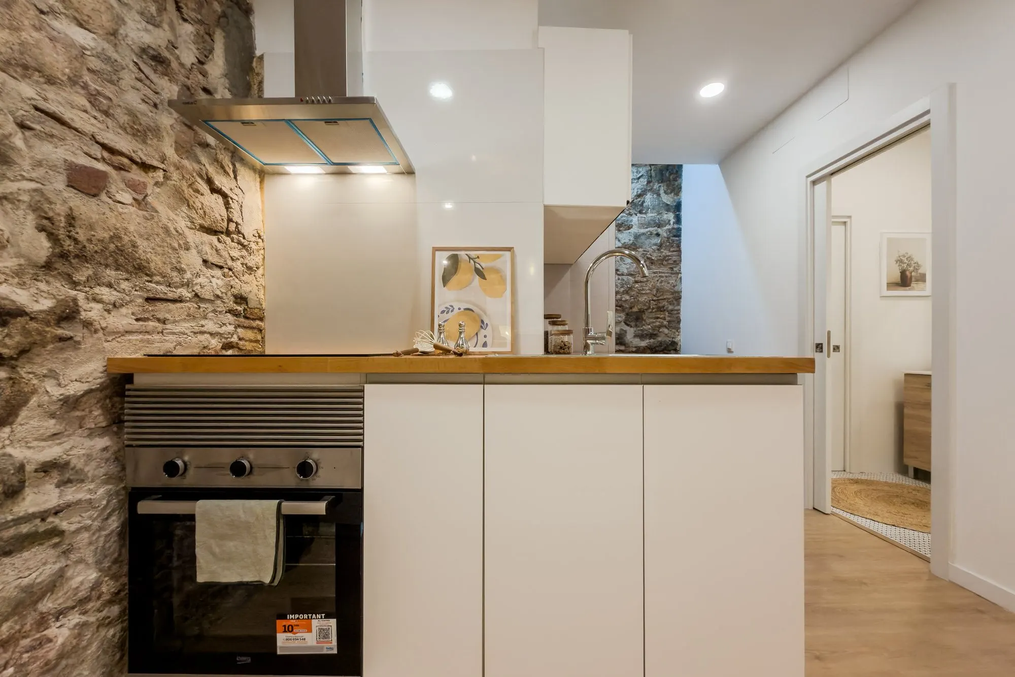Kitchen of the Gignàs project, in Barcelona, after home staging