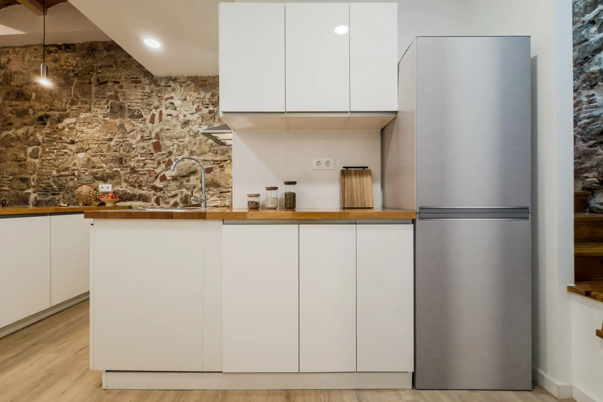 Kitchen of the Gignàs project, in Barcelona, after home staging