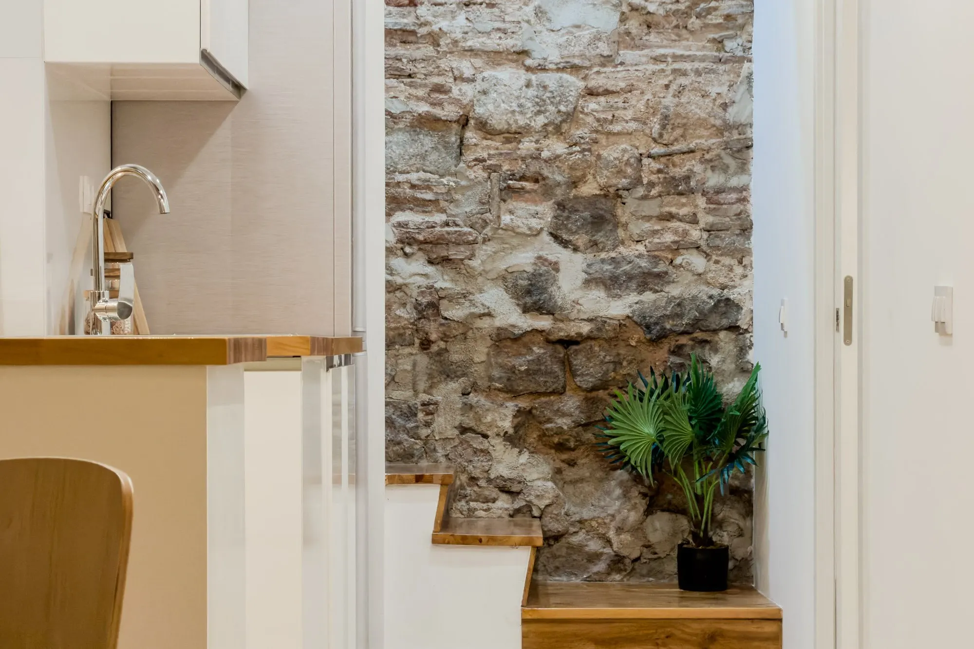 Kitchen of the Gignàs project, in Barcelona, after home staging
