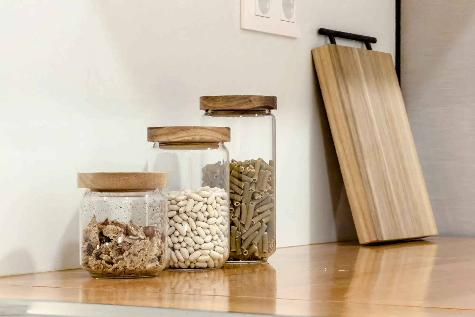 Kitchen, detail of the Gignàs project, in Barcelona, after home staging