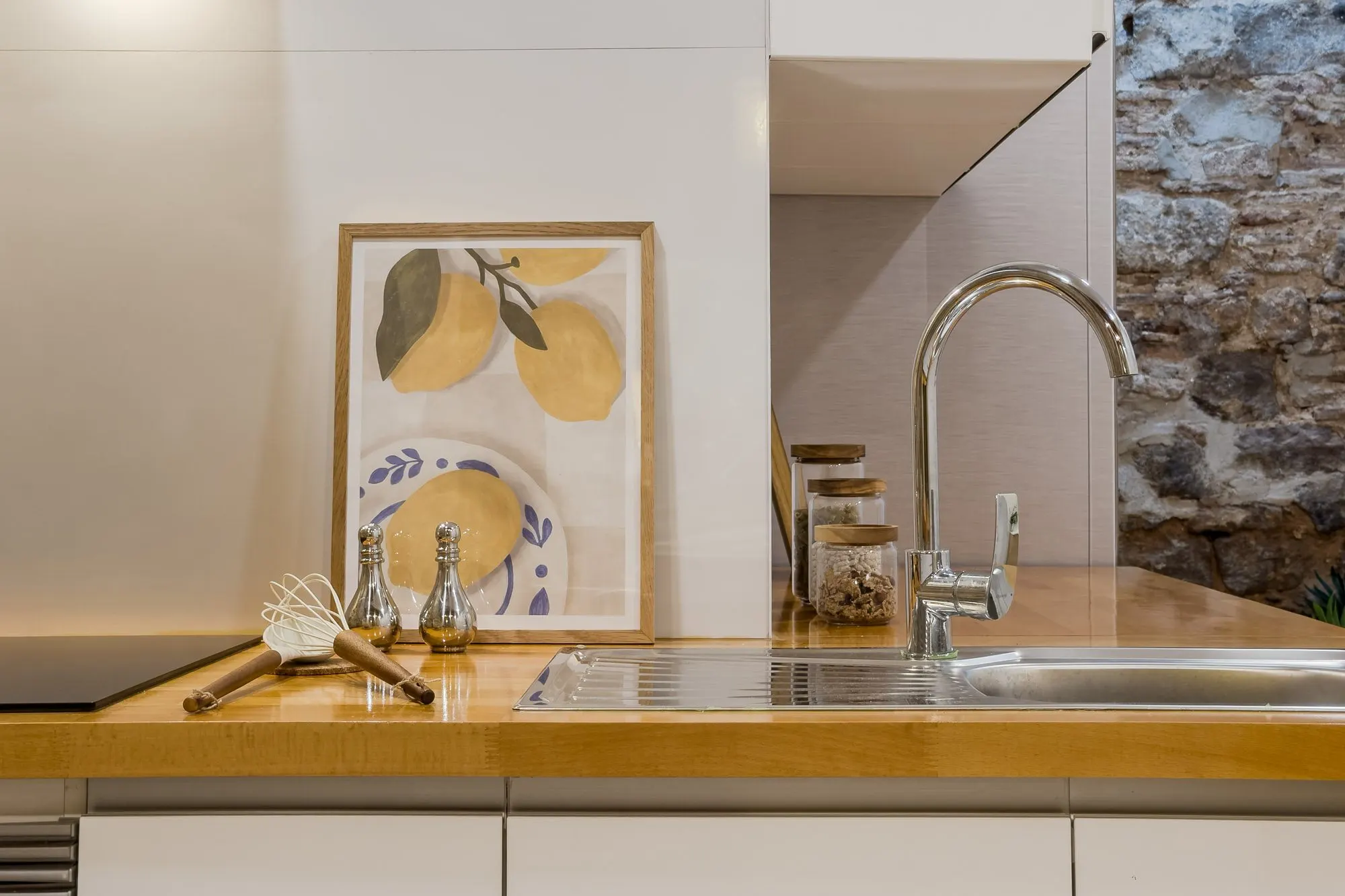 Kitchen, detail of the Gignàs project, in Barcelona, after home staging