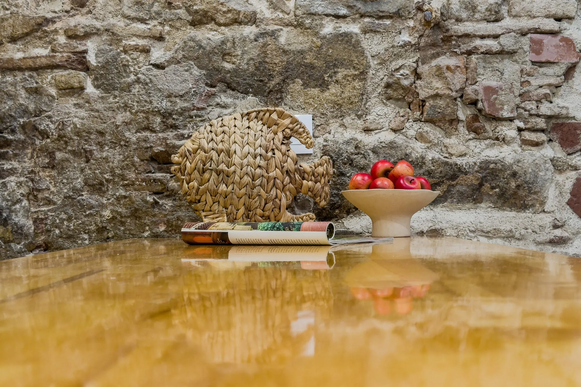 Kitchen, detail of the Gignàs project, in Barcelona, after home staging