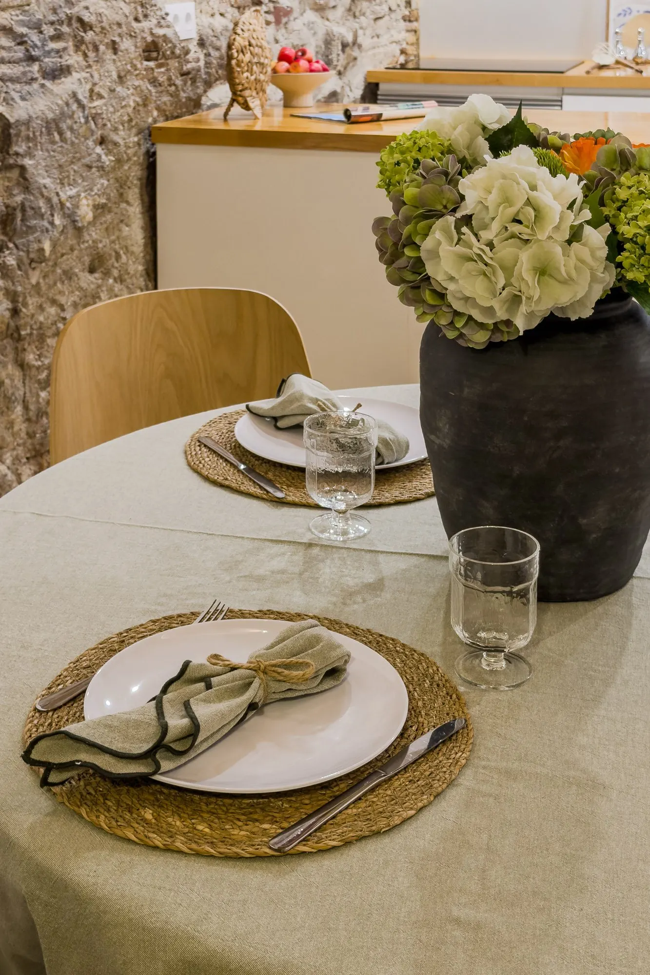 Dining room, detail of the Gignàs project, in Barcelona, after home staging