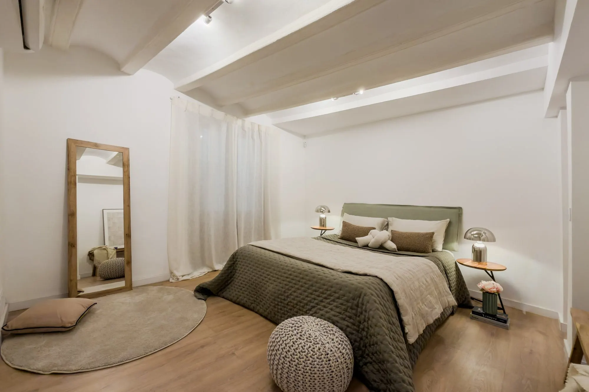 Bedroom of the Gignàs project, in Barcelona, after home staging
