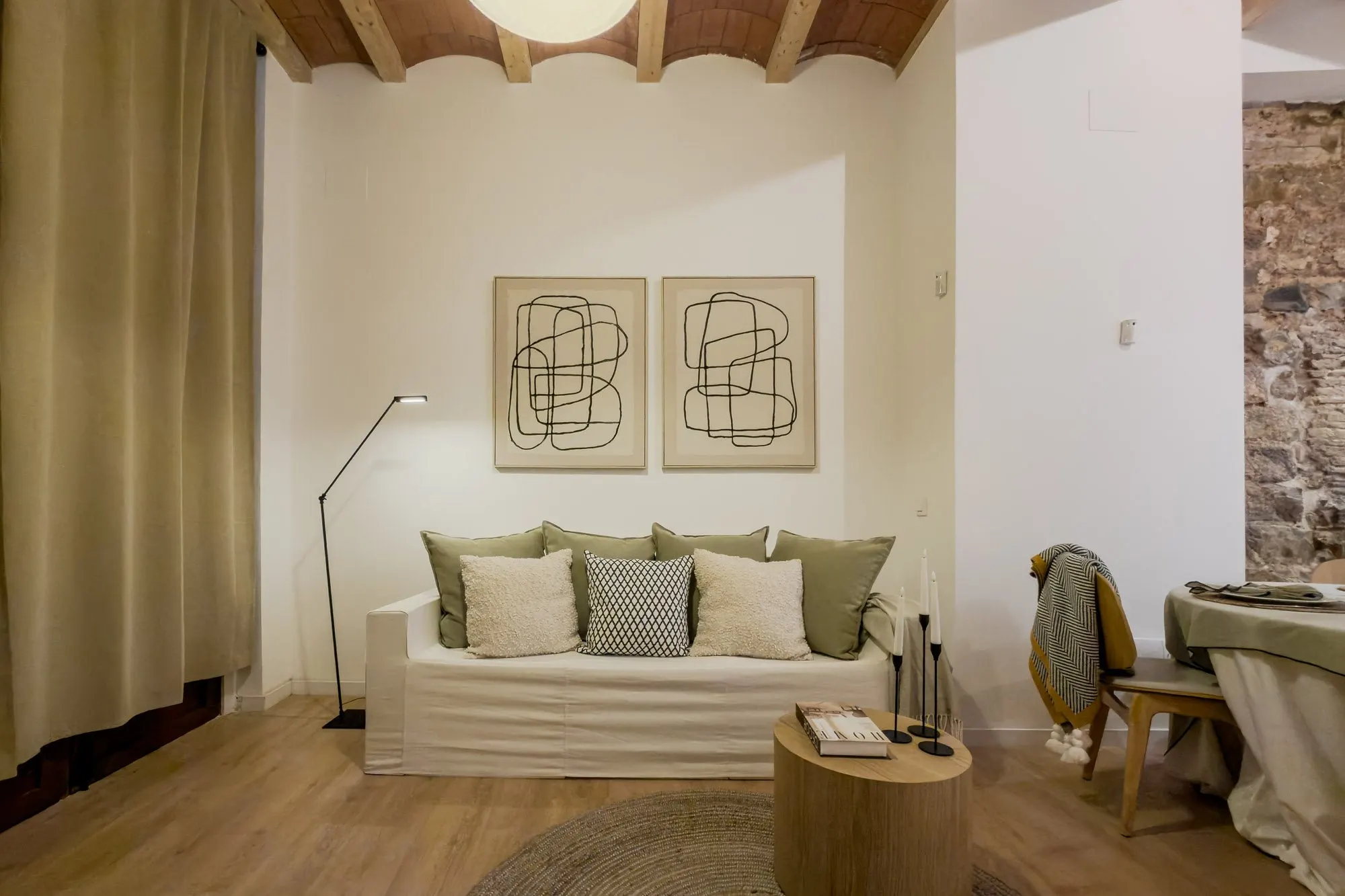 Living room of the Gignàs project, in Barcelona, after home staging