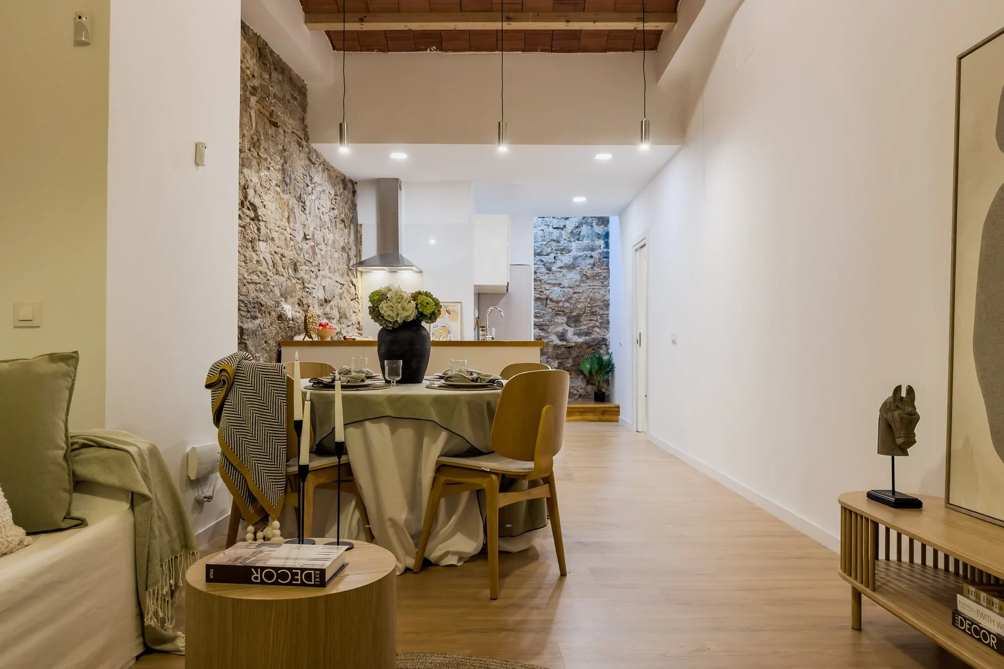 Living room of the Gignàs project, in Barcelona, after home staging