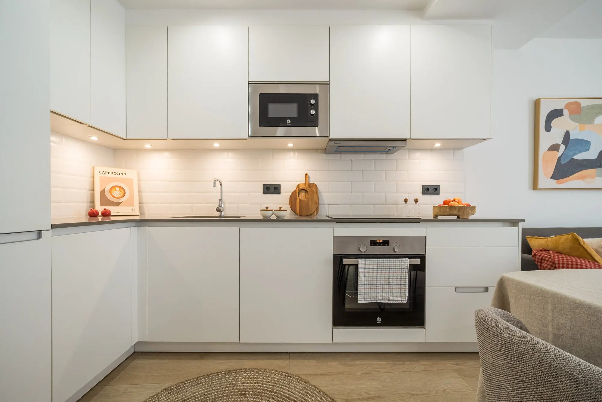 Kitchen of the Riera Baixa I project, in Barcelona, after home staging