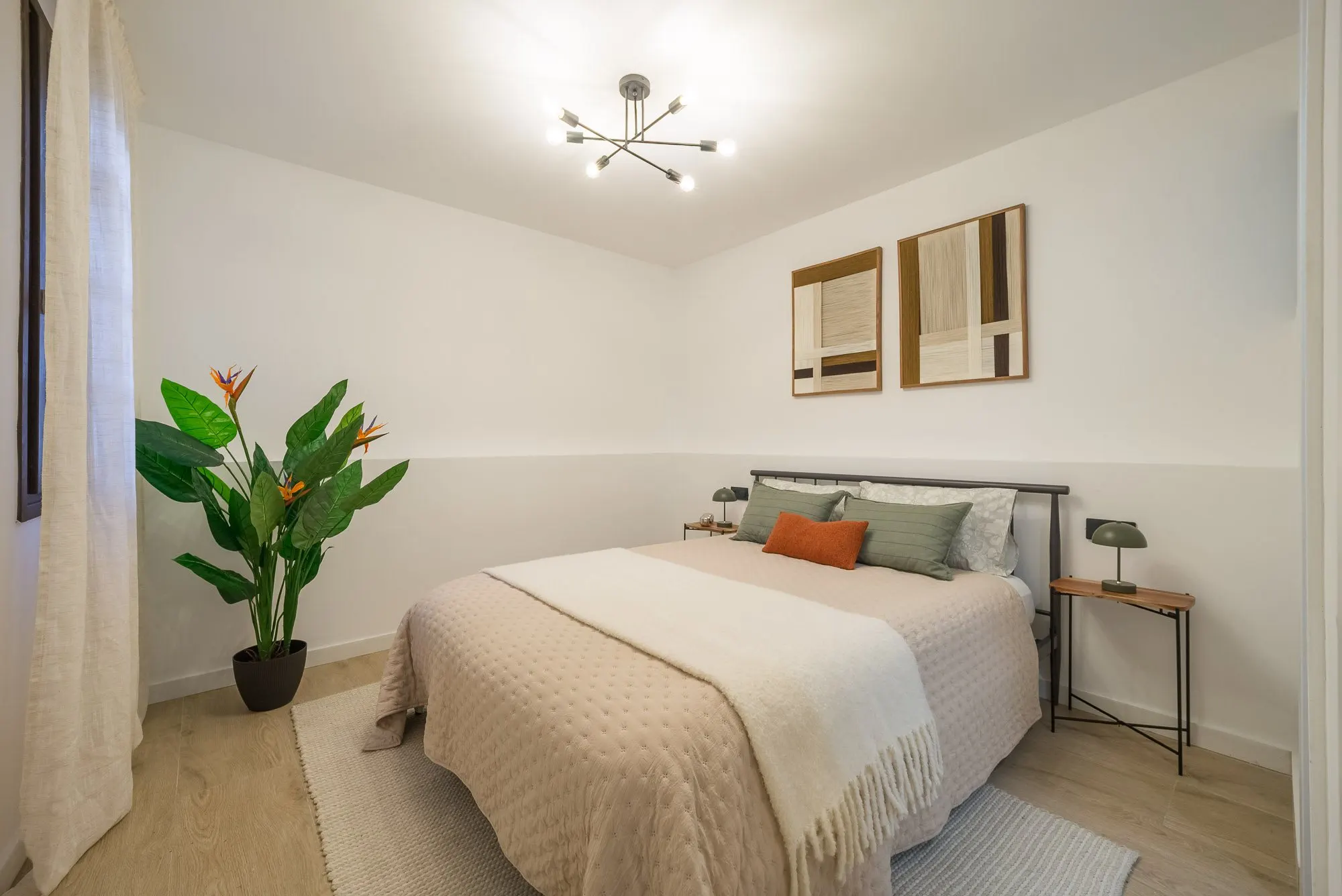 Bedroom of the Riera Baixa I project, in Barcelona, after home staging