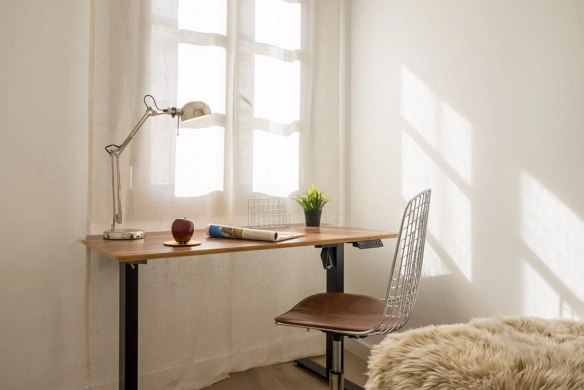 Bedroom and home office, detail of the Riera Baixa I project, in Barcelona, after home staging