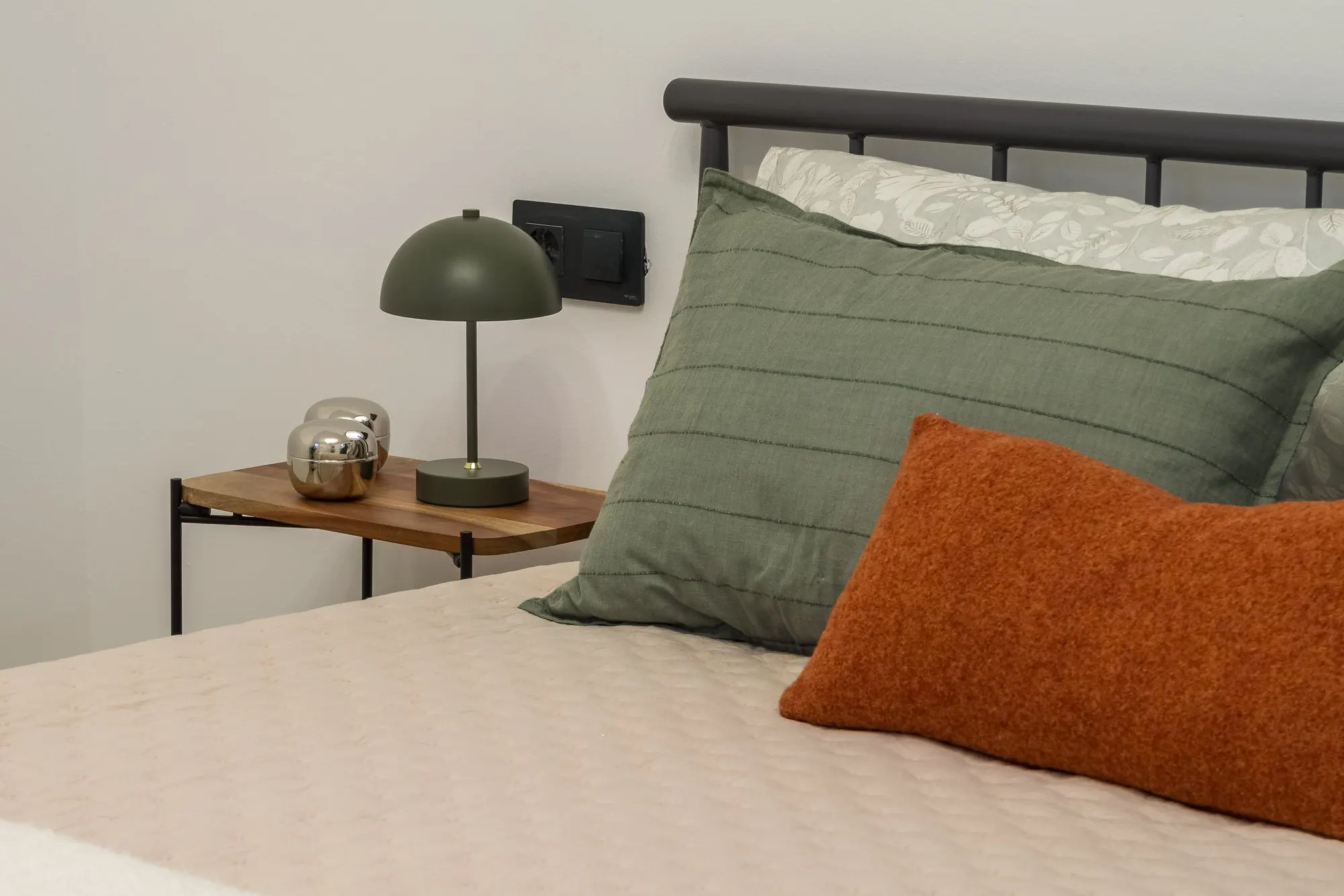 Bedroom, detail of the Riera Baixa I project, in Barcelona, after home staging
