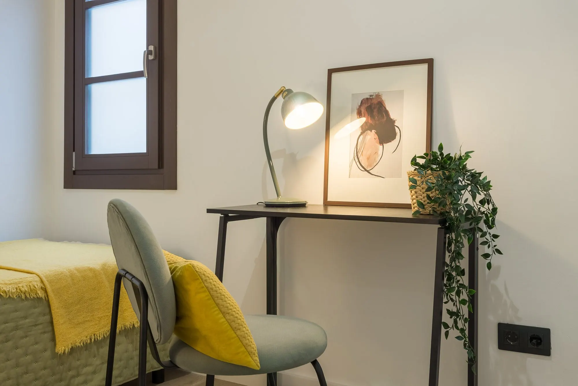Second bedroom, detail of the Riera Baixa I project, in Barcelona, after home staging