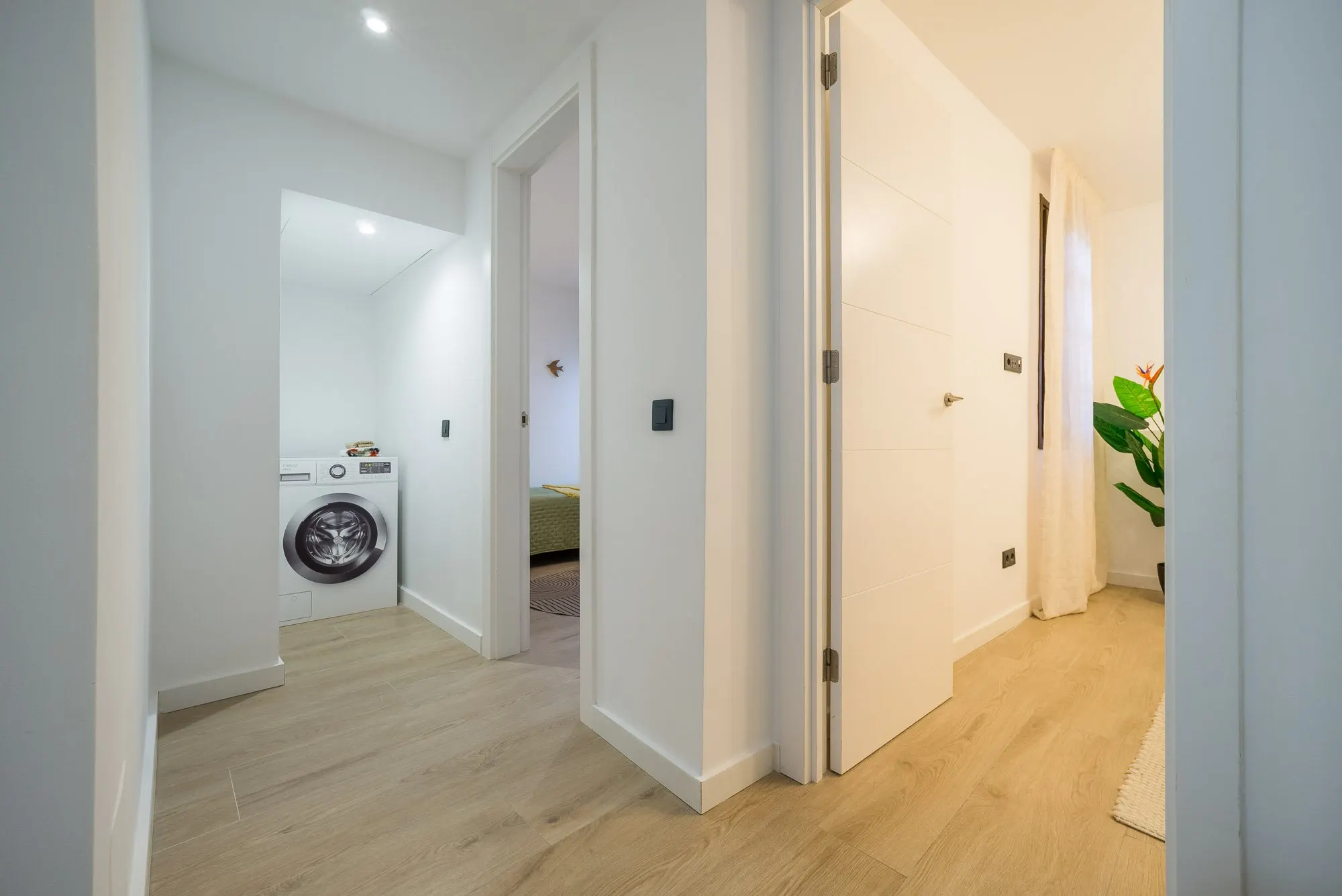 Corridor of the Riera Baixa I project, in Barcelona, after home staging