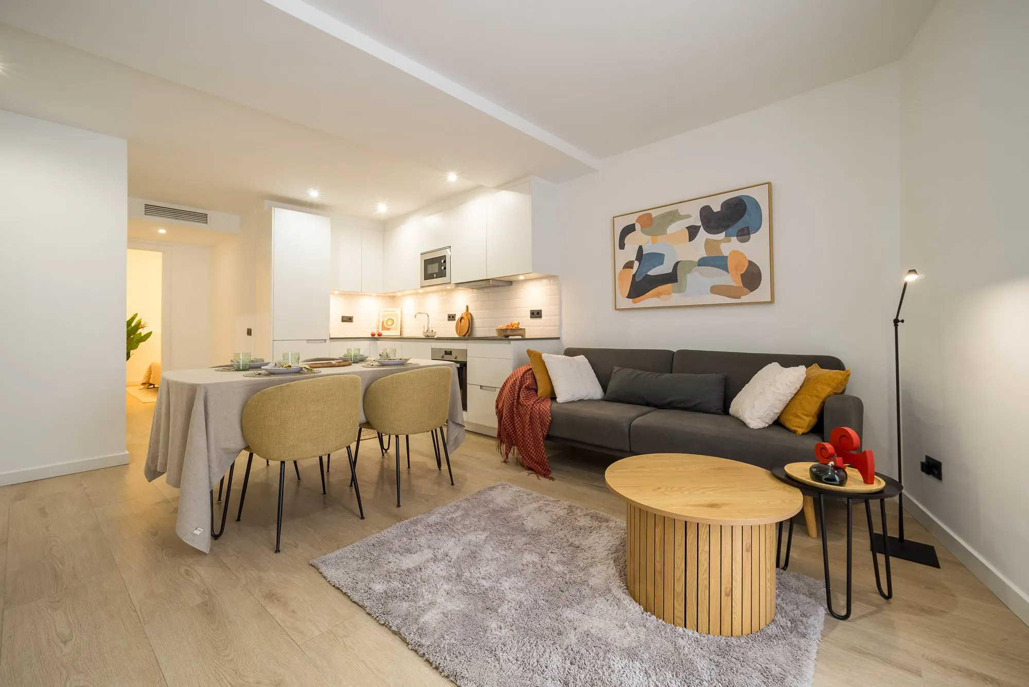 Living and dining room of the Riera Baixa I project, in Barcelona, after home staging