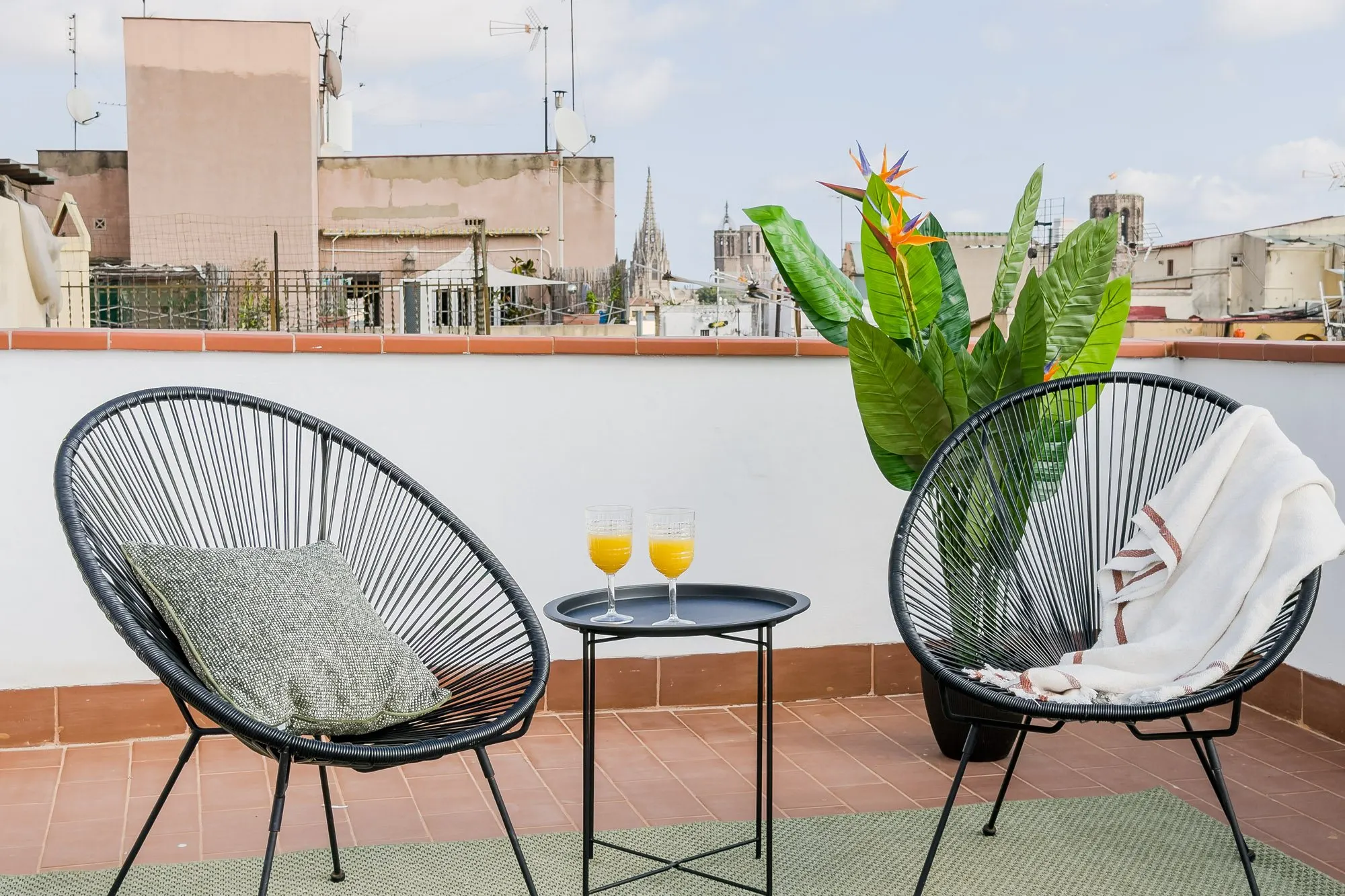 Terrace of the Riera Baixa I project, in Barcelona, after home staging