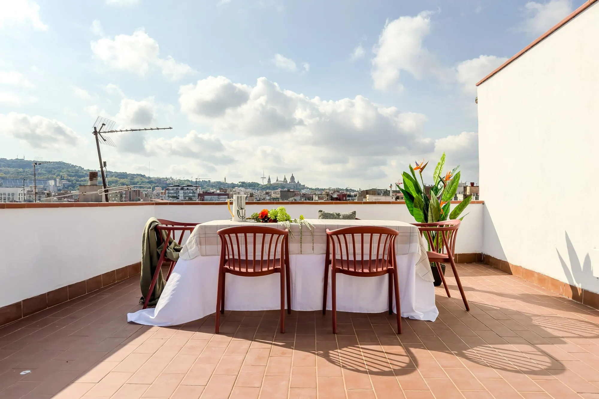 Terrace of the Riera Baixa I project, in Barcelona, after home staging