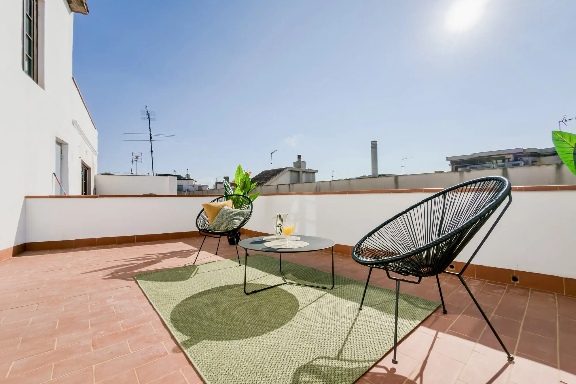 Терраса проекта Riera Baixa II, в Barcelona, после хоум-стейджинга