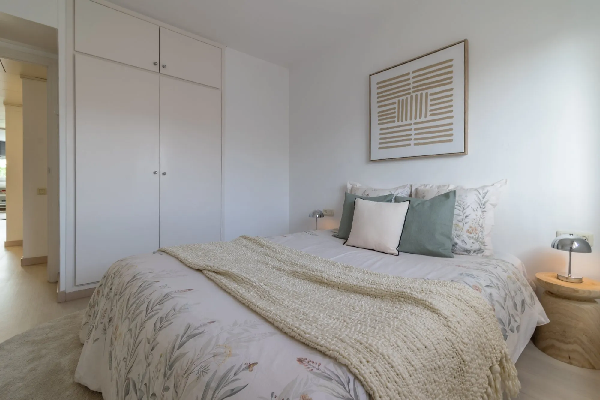 Dormitorio de Edelfons Cerdà, en Sant Cugat del Vallès, tras el home staging