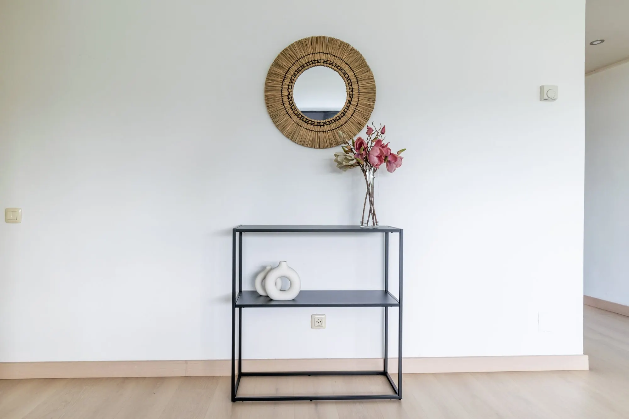 Recibidor, detalle de Edelfons Cerdà, en Sant Cugat del Vallès, tras el home staging