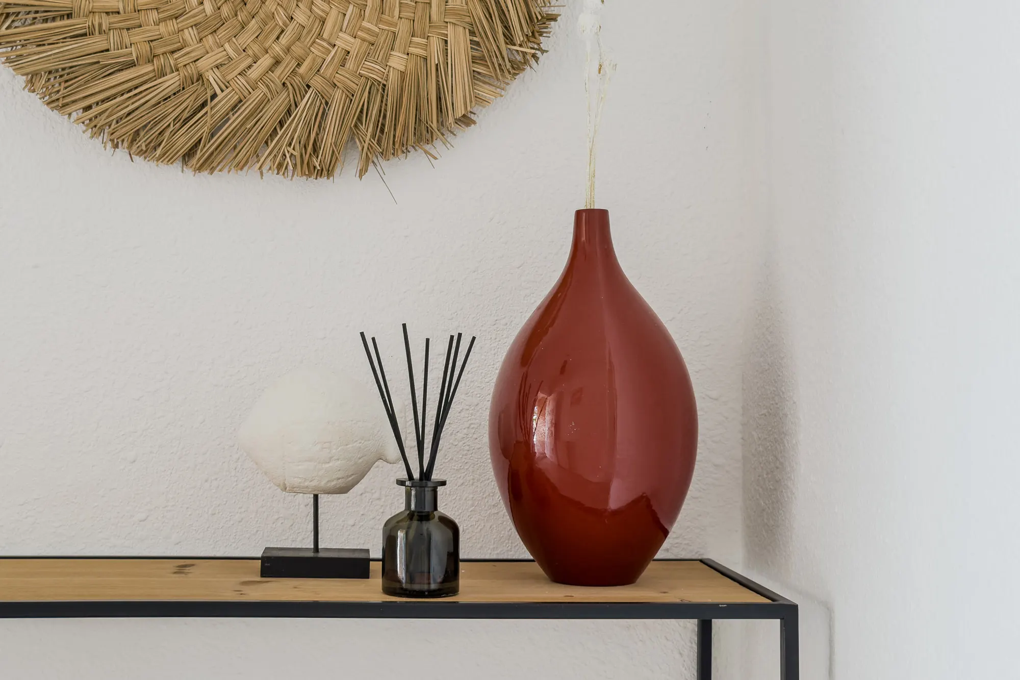 Entryway, detail of the Galícia project, in Sant Cugat del Vallès, after home staging