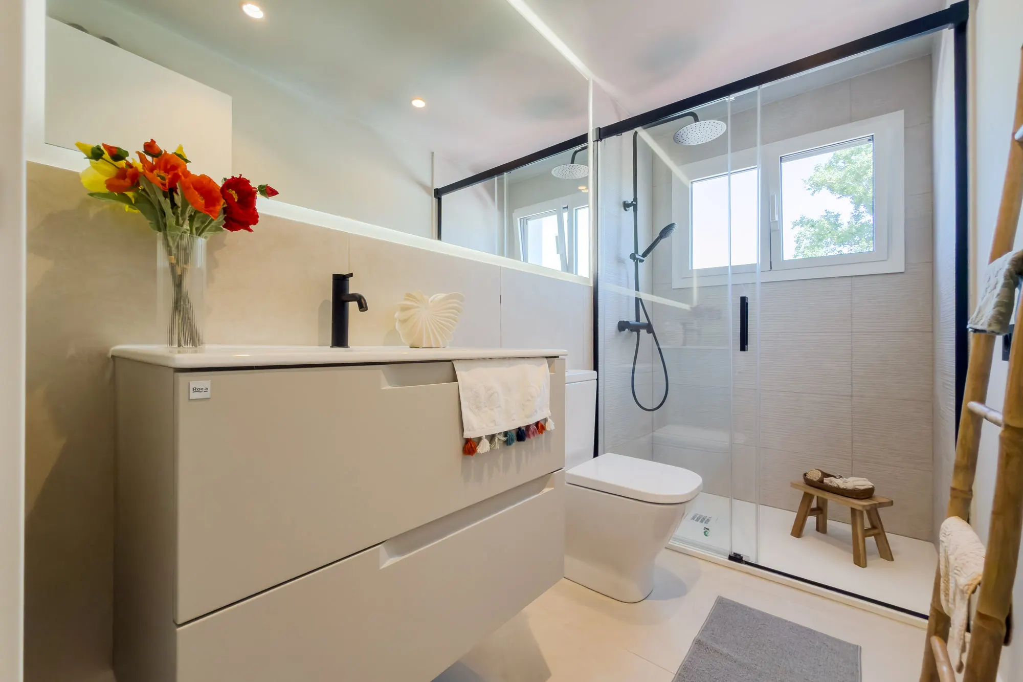 Baño de Joanot Martorell, en Sant Cugat del Vallès, tras el home staging