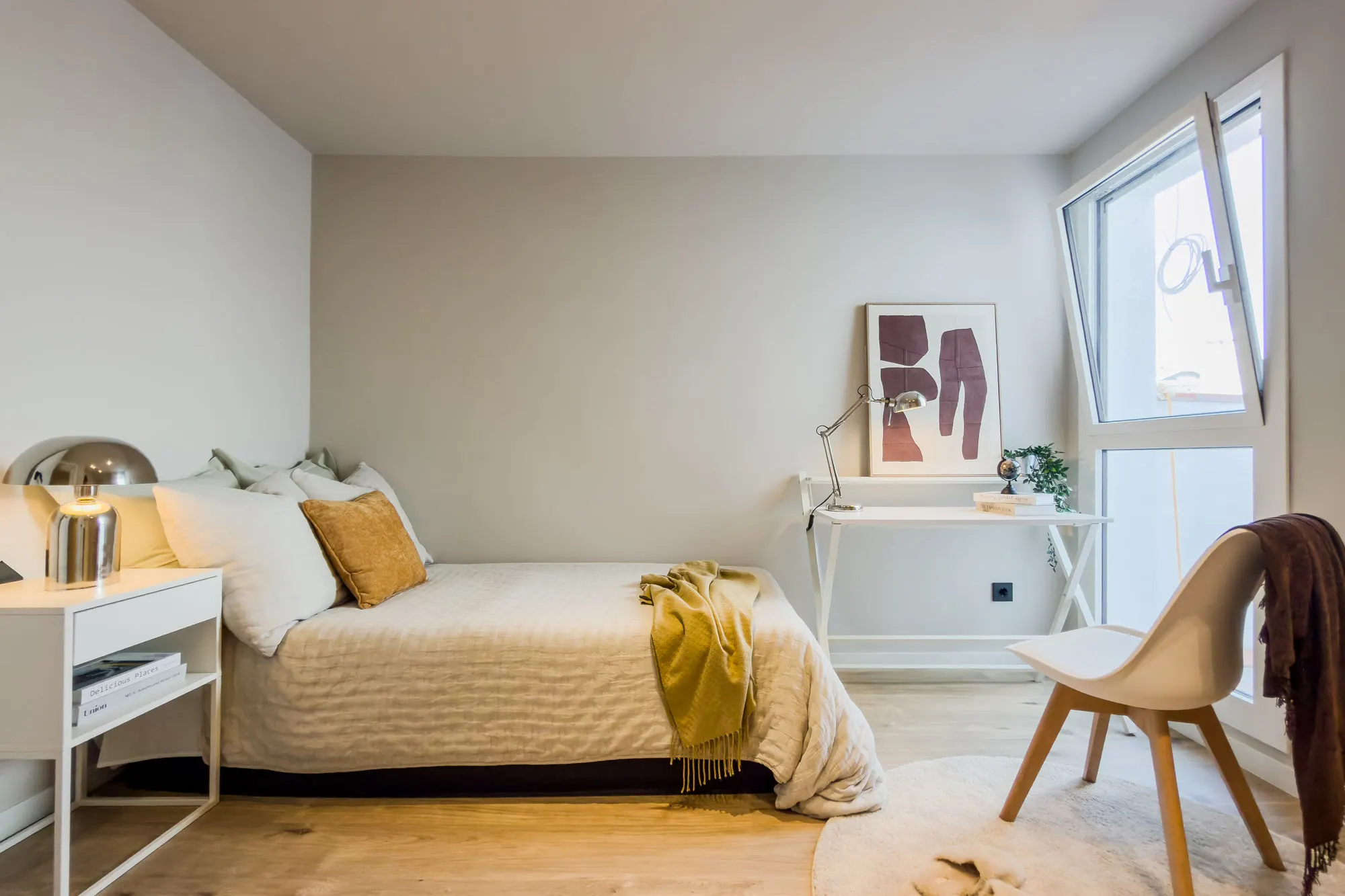 Dormitorio y despacho de Joanot Martorell, en Sant Cugat del Vallès, tras el home staging