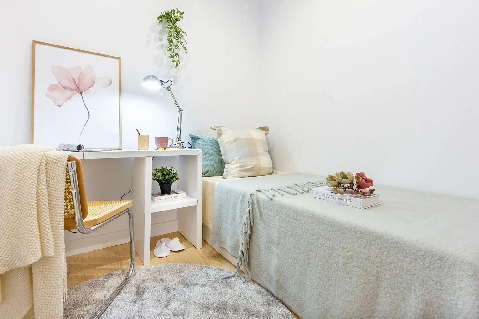 Dormitorio y despacho de Roselló, en Sant Cugat del Vallès, tras el home staging