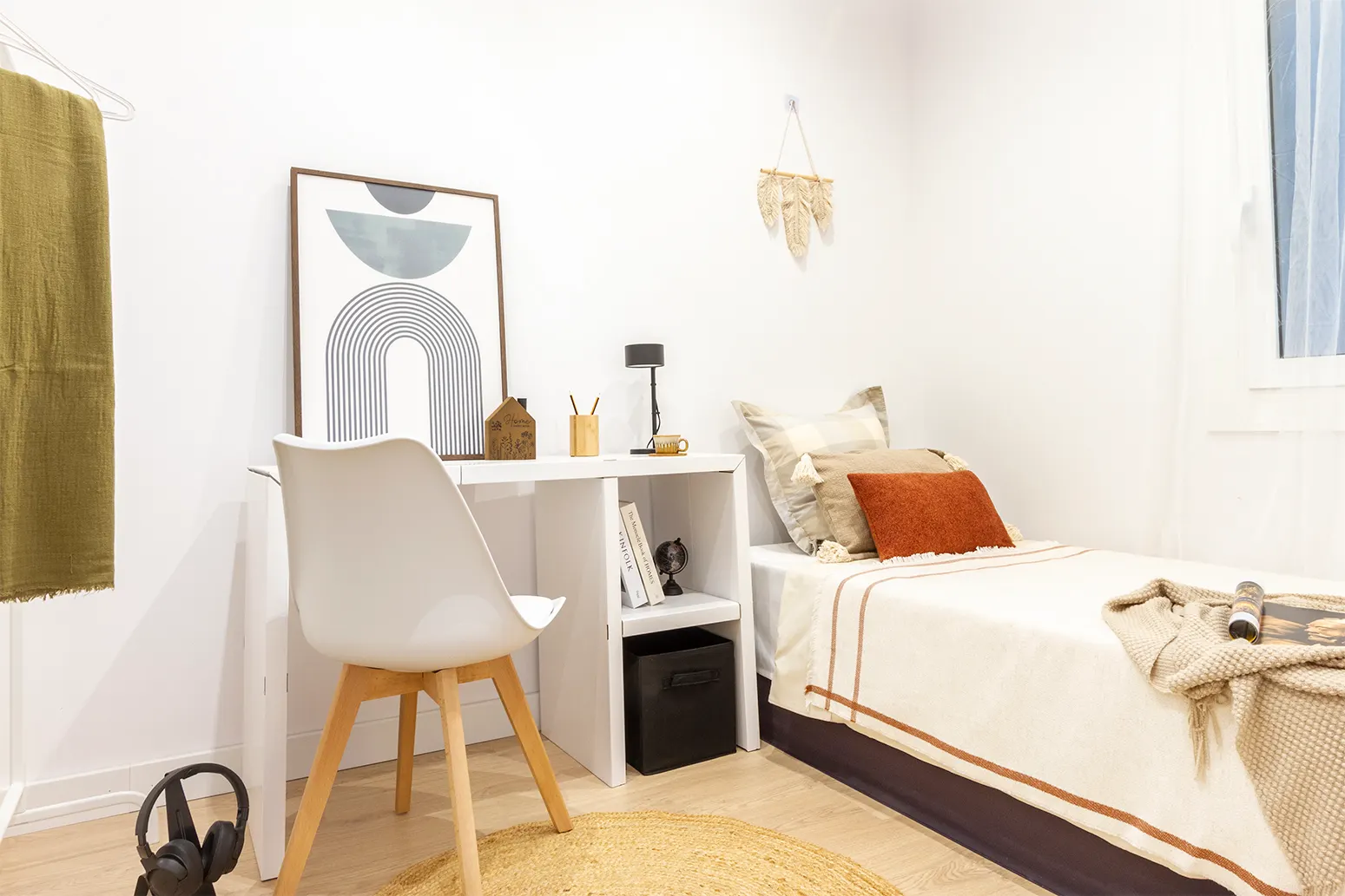 Bedroom and home office of the Roselló project, in Sant Cugat del Vallès, after home staging